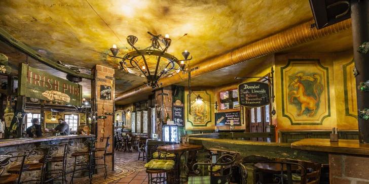 Masové prkno v irské restauraci pro 2 osoby: žebra, hovězí steak, křídla i krevety
