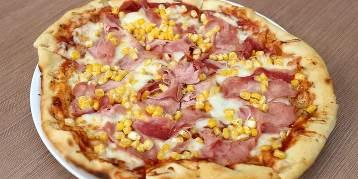 Pizza z pece U Pepy: výběr ze 6 druhů s mozarellou a šunkou nebo paprikášem