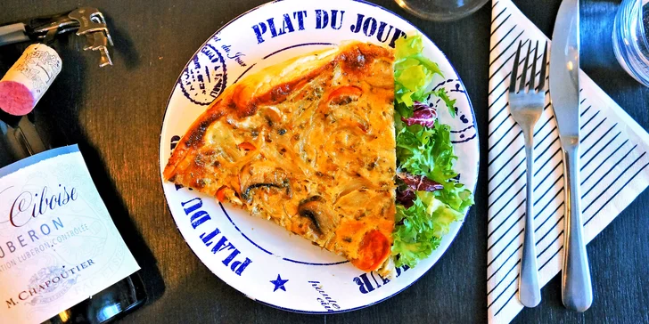 Krásné posezení v malé Francii: káva, quiche, dezert i francouzské víno