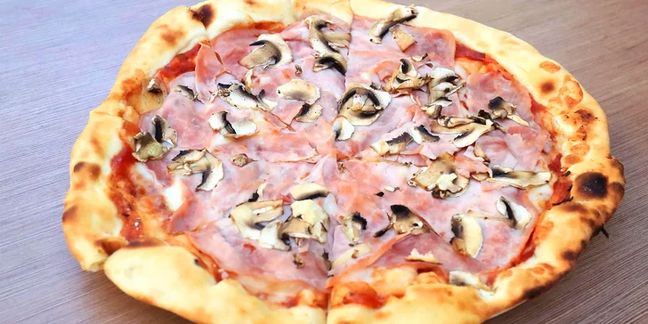 Pizza z pece U Pepy: výběr ze 6 druhů s mozarellou a šunkou nebo paprikášem