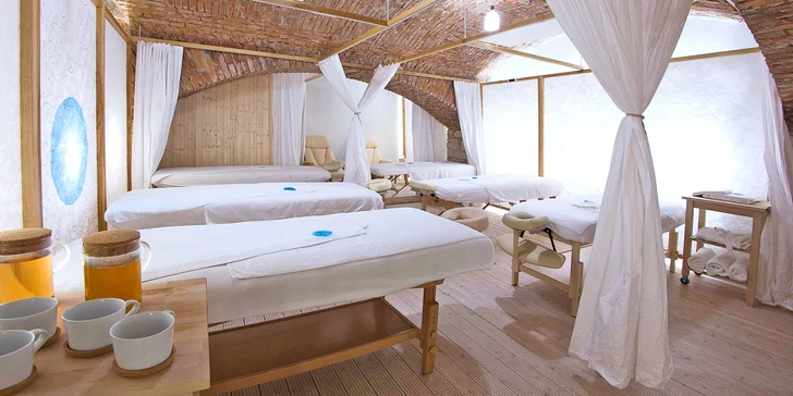 Hodina ve wellness centru pro dva: masáž, sauna a welcome drink