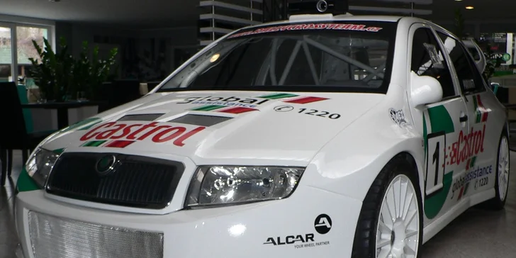 Jízda ve Ferrari, Lamborghini, Nissanu, Aston Martinu nebo Porsche a simulátor Škoda Fabia WRC