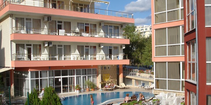 Letecky do Bulharska: 3 různé hotely se snídaní, polopenzí i all inclusive