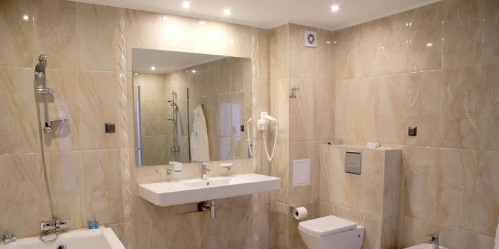 Letecky do Bulharska: 3 různé hotely se snídaní, polopenzí i all inclusive