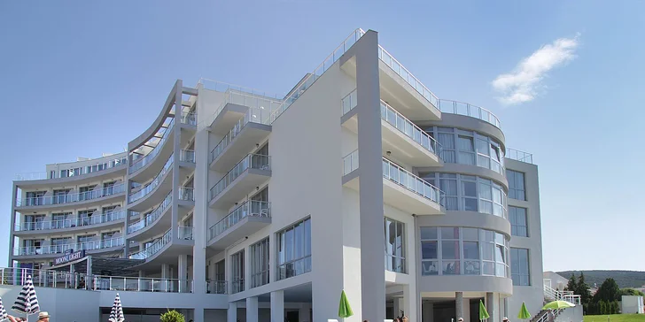 Letecky do Bulharska: 3 různé hotely se snídaní, polopenzí i all inclusive