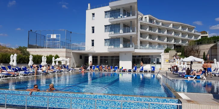 Letecky do Bulharska: 3 různé hotely se snídaní, polopenzí i all inclusive