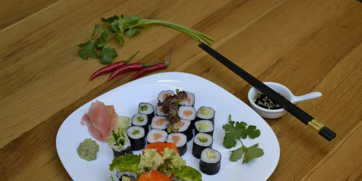Sushi sety i s polévkami: nigiri, maki, california i vegetariánské sushi