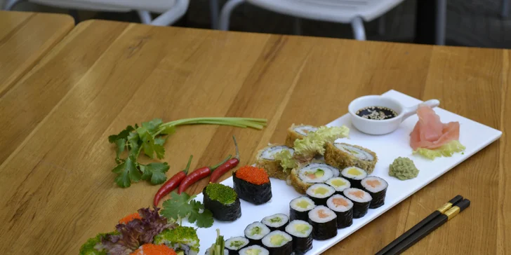 Sushi sety i s polévkami: nigiri, maki, california i vegetariánské sushi