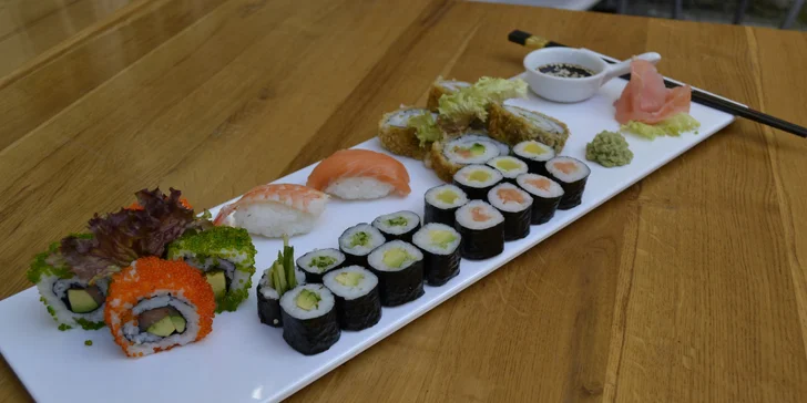 Sushi sety i s polévkami: nigiri, maki, california i vegetariánské sushi
