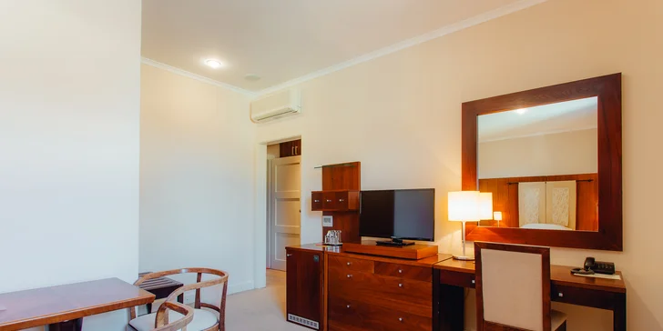 Odpočiňte si v Piešťanech: pobyt v 4* hotelu s polopenzí, koupáním a výlety