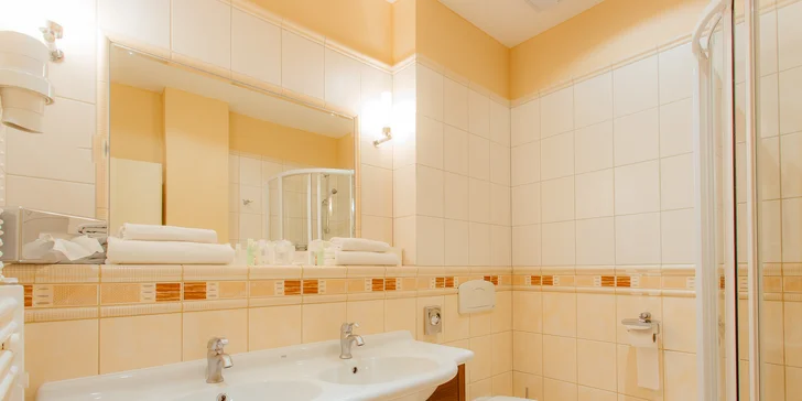 Odpočiňte si v Piešťanech: pobyt v 4* hotelu s polopenzí, koupáním a výlety