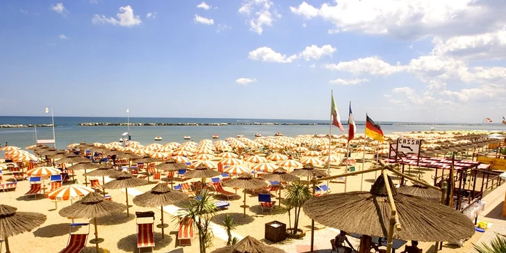 Dovolená v Itálii: 7 nocí v hotelu s bazénem a polopenzí, 16 km od Rimini