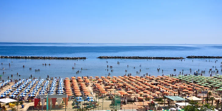 Dovolená v Itálii: 7 nocí v hotelu s bazénem a polopenzí, 16 km od Rimini