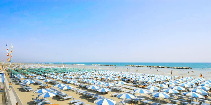 Dovolená v Itálii: 7 nocí v hotelu s bazénem a polopenzí, 16 km od Rimini