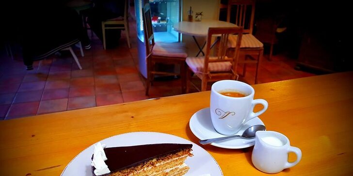 Teplická dobrota: káva podle výběru ze 4 druhů a kus dortu pro 1 i 2 osoby