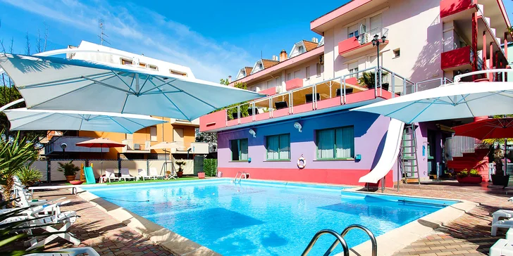 Dovolená v Itálii: 7 nocí v hotelu s bazénem a polopenzí, 16 km od Rimini