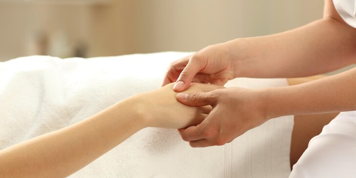 Dokonalý relax: reflexní masáž rukou nebo omlazující celotělová masáž