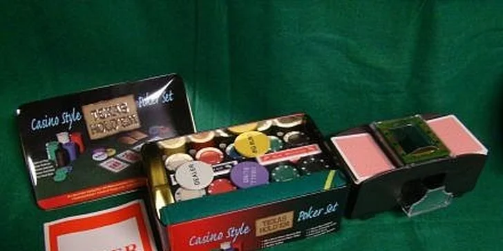 349 Kč za rodinnou sadu na poker s bohatým příslušenstvím v hodnotě 699 Kč