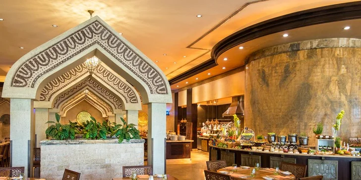 5* resort u soukromé pláže v Kataru: 4–11 nocí s polopenzí, 2 bazény a fitness