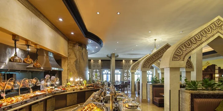 5* resort u soukromé pláže v Kataru: 4–11 nocí s polopenzí, 2 bazény a fitness
