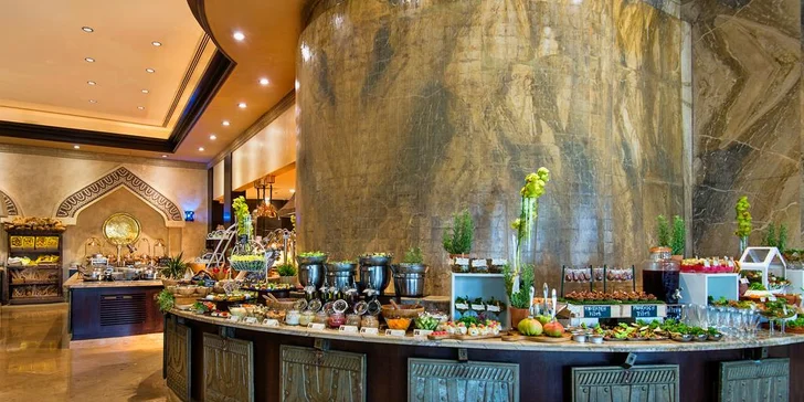 5* resort u soukromé pláže v Kataru: 4–11 nocí s polopenzí, 2 bazény a fitness