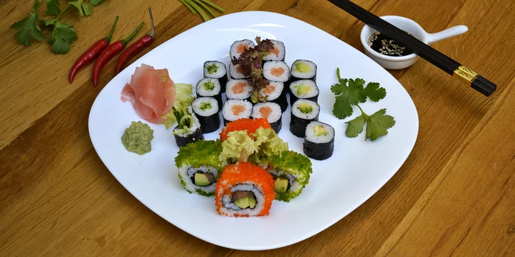 Sushi sety i s polévkami: nigiri, maki, california i vegetariánské sushi