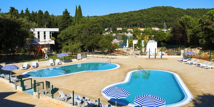 Odpočinek na Korčule: apartmány s balkonem, polopenze a venkovní bazén