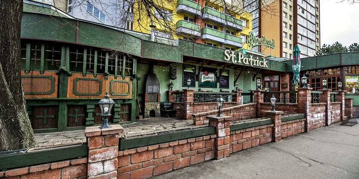 Masové prkno v irské restauraci pro 2 osoby: žebra, hovězí steak, křídla i krevety