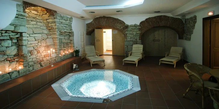 Ve zbrusu novém Křišťálovém spa ve stylu art deco si užijete perfektní odpočinek při bylinkové koupeli...