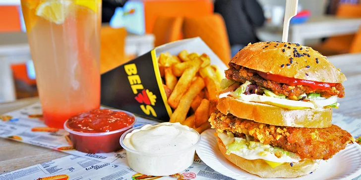 Burger či šťavnatá žebra s hranolky, omáčkou a domácí limonádou