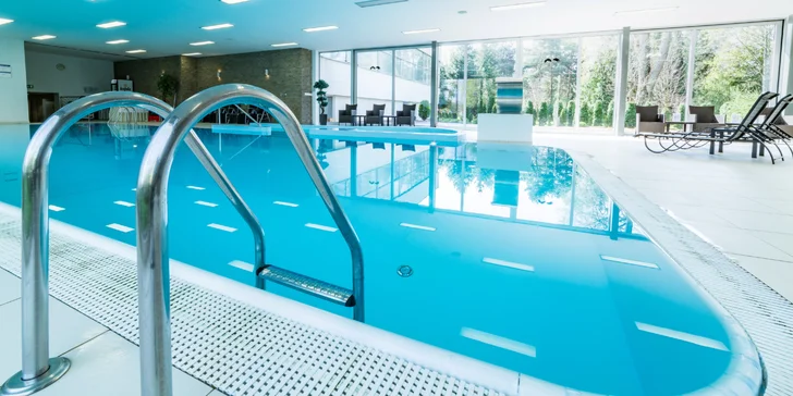 Neobmedzene môžete využívať hotelový bazén s teplotou vody 30 °C. 