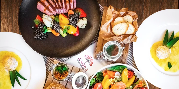 3chodové menu pro dva: telecí rilletes, kachní prso nebo salát a ananasové carpaccio se sorbetem