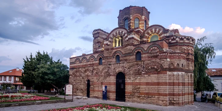 4* pobyt pro páry i rodiny na Slunečném pobřeží: ubytování až na 7 nocí, venkovní bazén a all inclusive program
