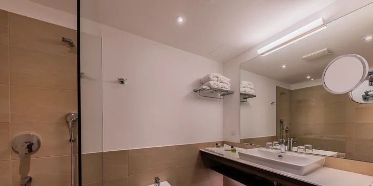 4* zámecký hotel v rakouském lázeňském Badenu s neomezeným wellness