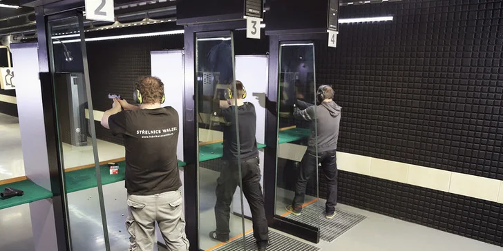 Nadupané střelecké balíčky pro 1–4 pistolníky: 3 nebo 6 zbraní s až 240 náboji