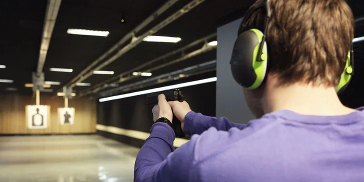 Nadupané střelecké balíčky pro 1–4 pistolníky: 3 nebo 6 zbraní s až 240 náboji
