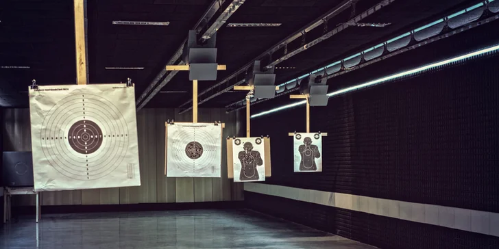 Nadupané střelecké balíčky pro 1–4 pistolníky: 3 nebo 6 zbraní s až 240 náboji