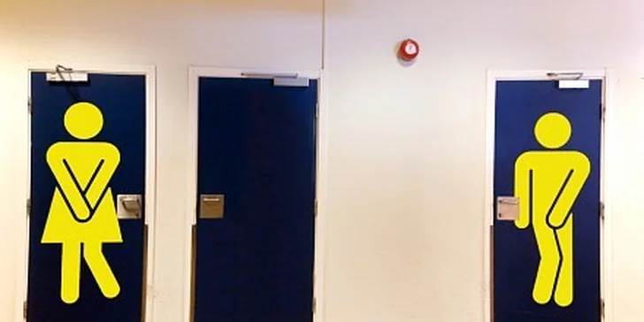 355 Kč za vtipné samolepky na zeď - postavy na WC v původní hodnotě 890 Kč