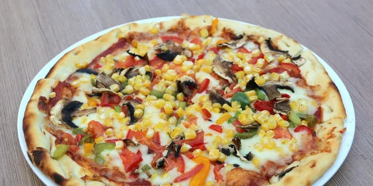 Pizza z pece U Pepy: výběr ze 6 druhů s mozarellou a šunkou nebo paprikášem