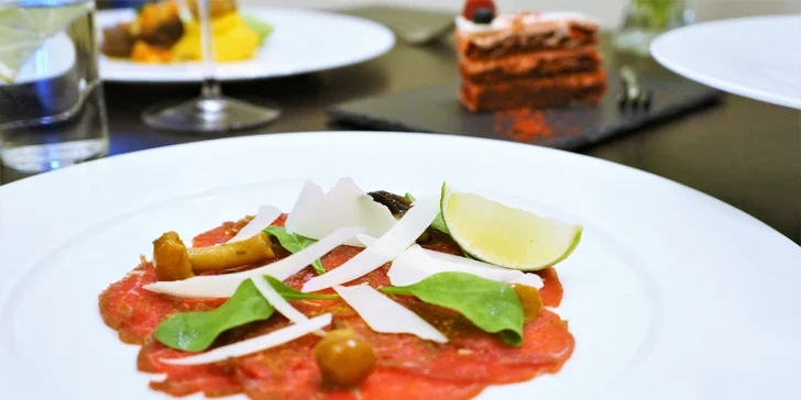 4chodové menu pro 1 nebo 2 os.: carpaccio, staročeská kulajda i hovězí líčka