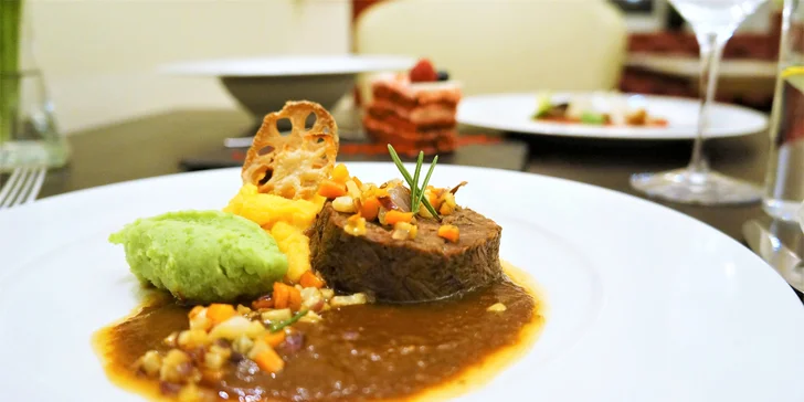 4chodové menu pro 1 nebo 2 os.: carpaccio, staročeská kulajda i hovězí líčka