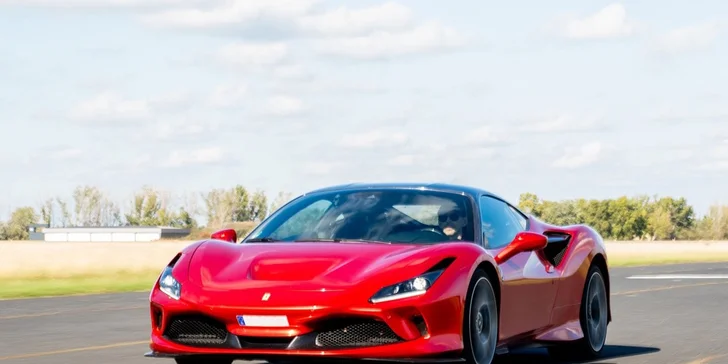 FERRARI F8 TRIBUTO