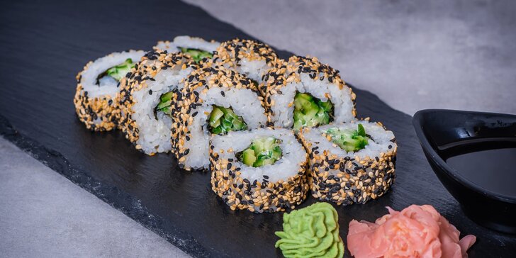 Obědové sushi menu včetně dopravy po Praze: sushi, miso polévka a pudink