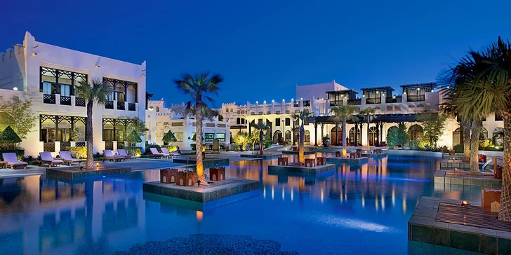 5* resort u soukromé pláže v Kataru: 4–11 nocí s polopenzí, 2 bazény a fitness