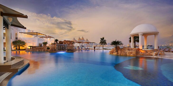 5* resort u soukromé pláže v Kataru: 4–11 nocí s polopenzí, 2 bazény a fitness