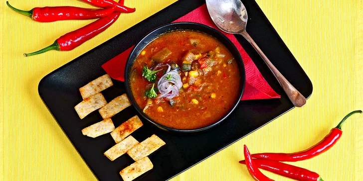 3chodové mexické menu: hustá polévka, tortilly podle výběru a nachos