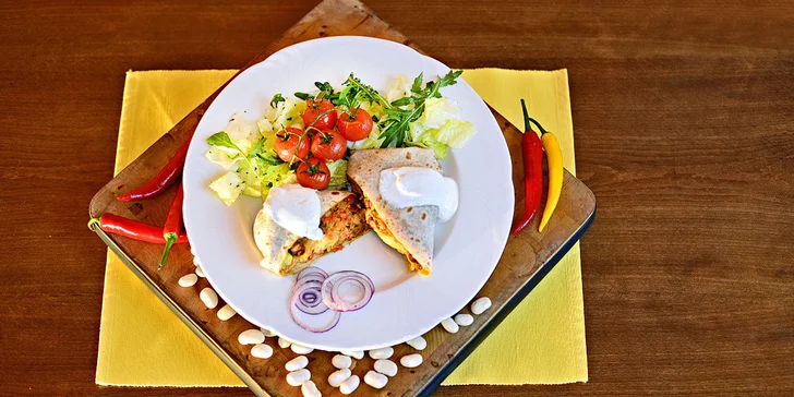 3chodové mexické menu: hustá polévka, tortilly podle výběru a nachos