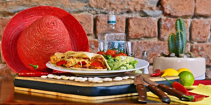 3chodové mexické menu: hustá polévka, tortilly podle výběru a nachos