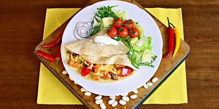 3chodové mexické menu: hustá polévka, tortilly podle výběru a nachos