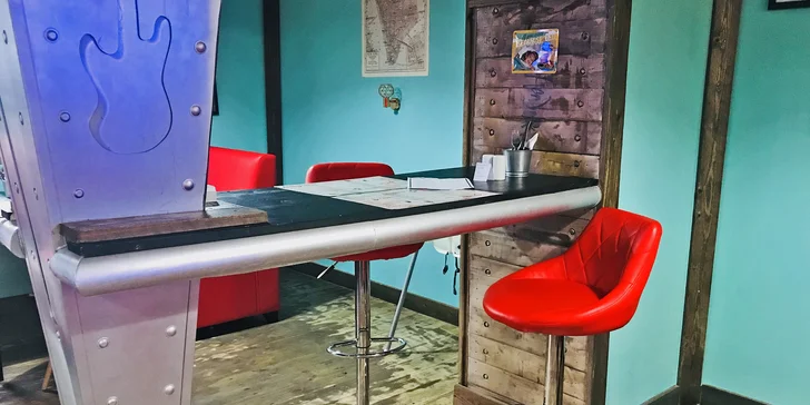 Hovězí burger s vajíčkem, domácí hranolky a bylinková majonéza pro jednoho